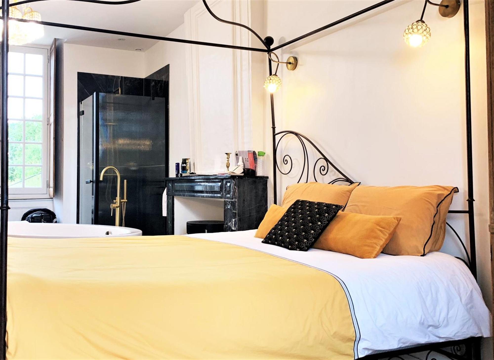 Bed and Breakfast Le Bas Chitray Ménil Exteriér fotografie